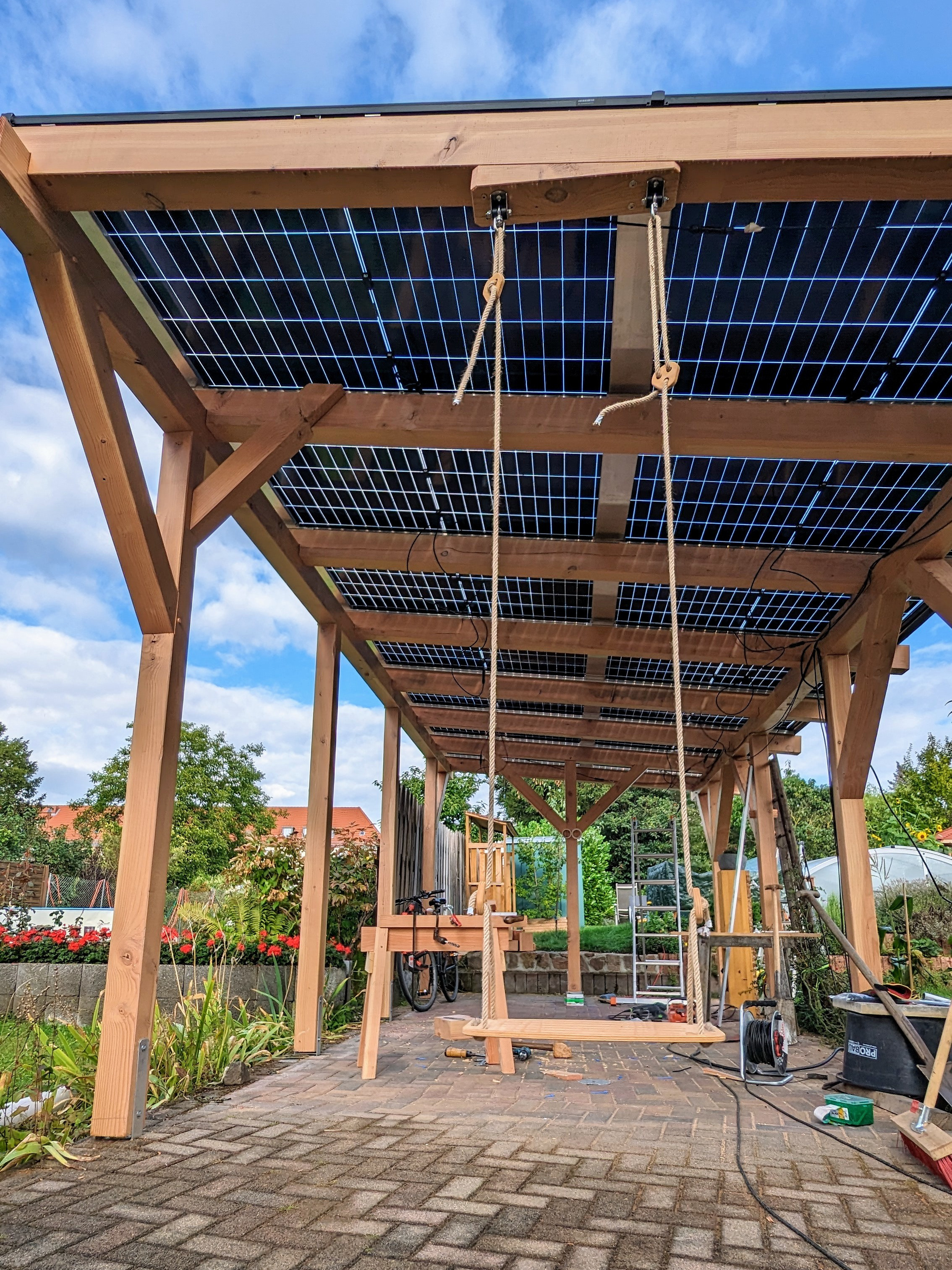 Solar-Carport mit abgestimmter Architektur